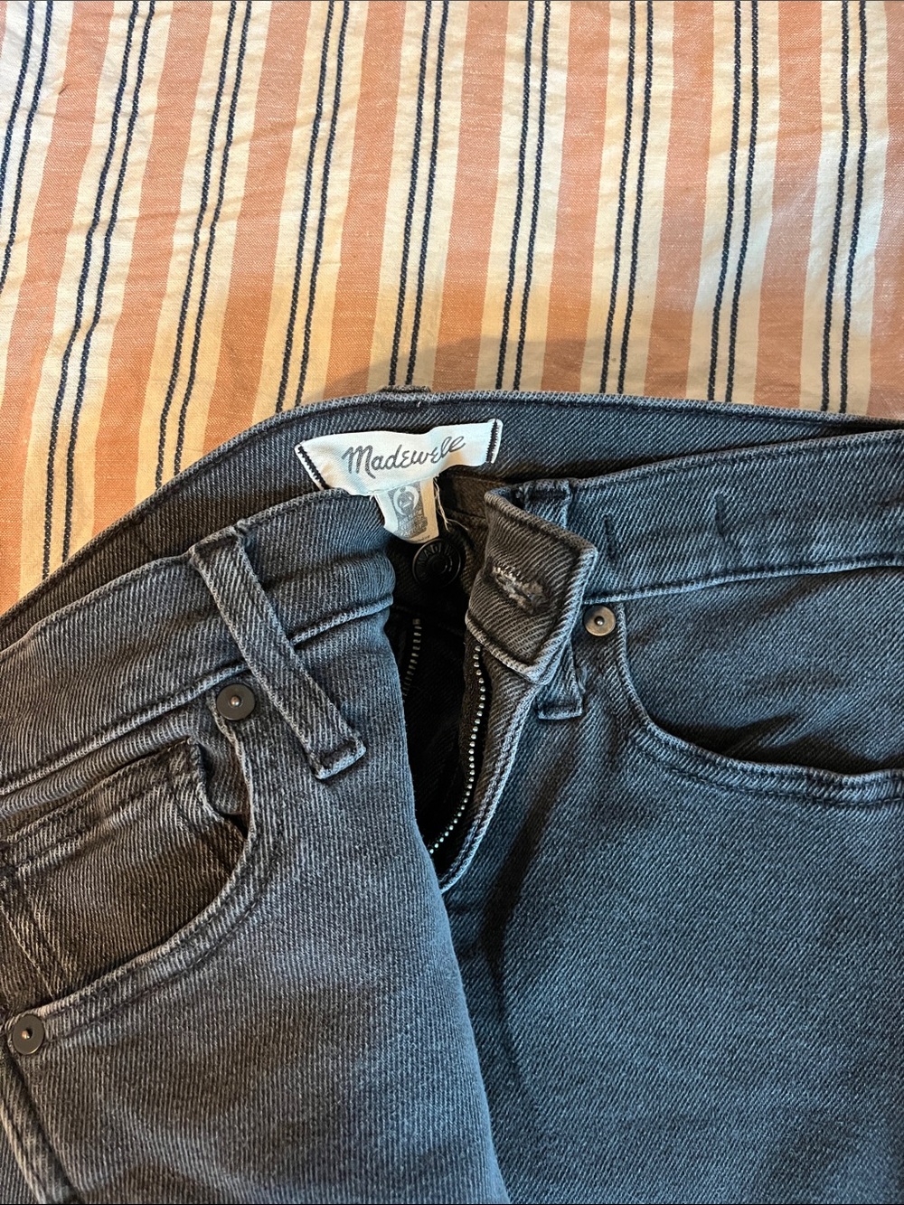 Madewell Women’s high rise petit ankle Jeans in Charcoal